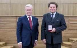 Андрей Бардин был награждён юбилейным почётным знаком «85 лет Красноярскому краю».