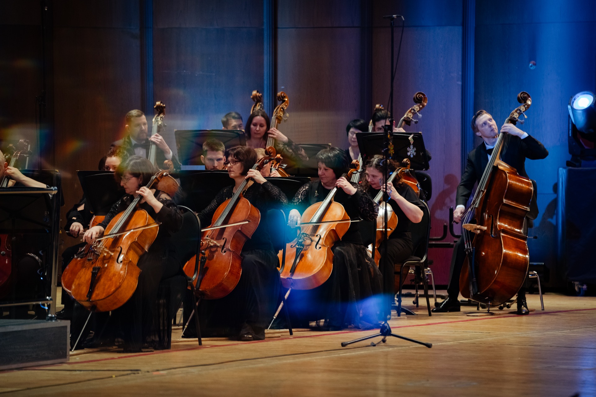 Новогодний бал. Артисты Красноярского академического симфонического оркестра