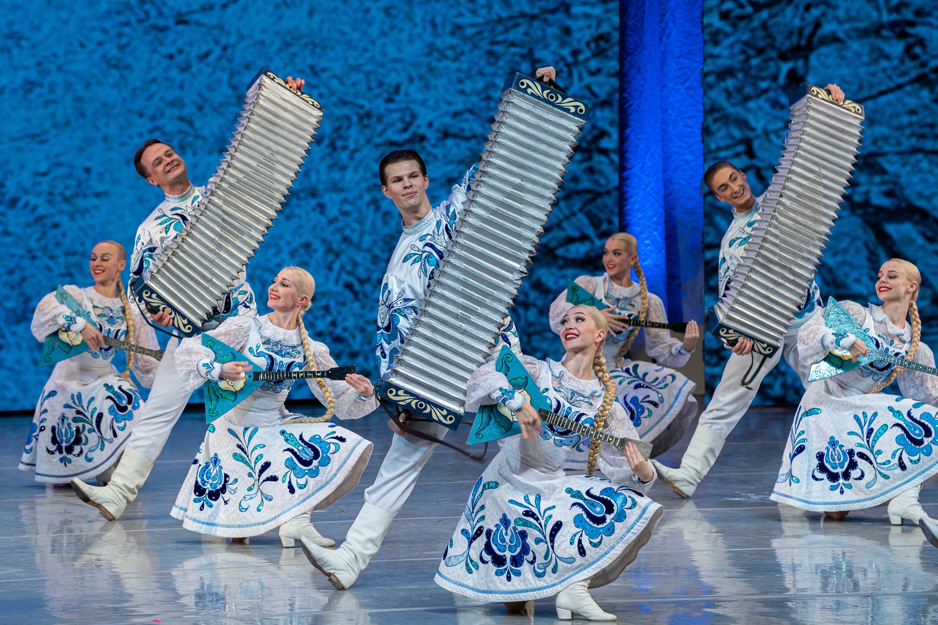 "АНСАМБЛЮ ГОДЕНКО 65". Ансамбль танца Сибири им. М.С. Годенко