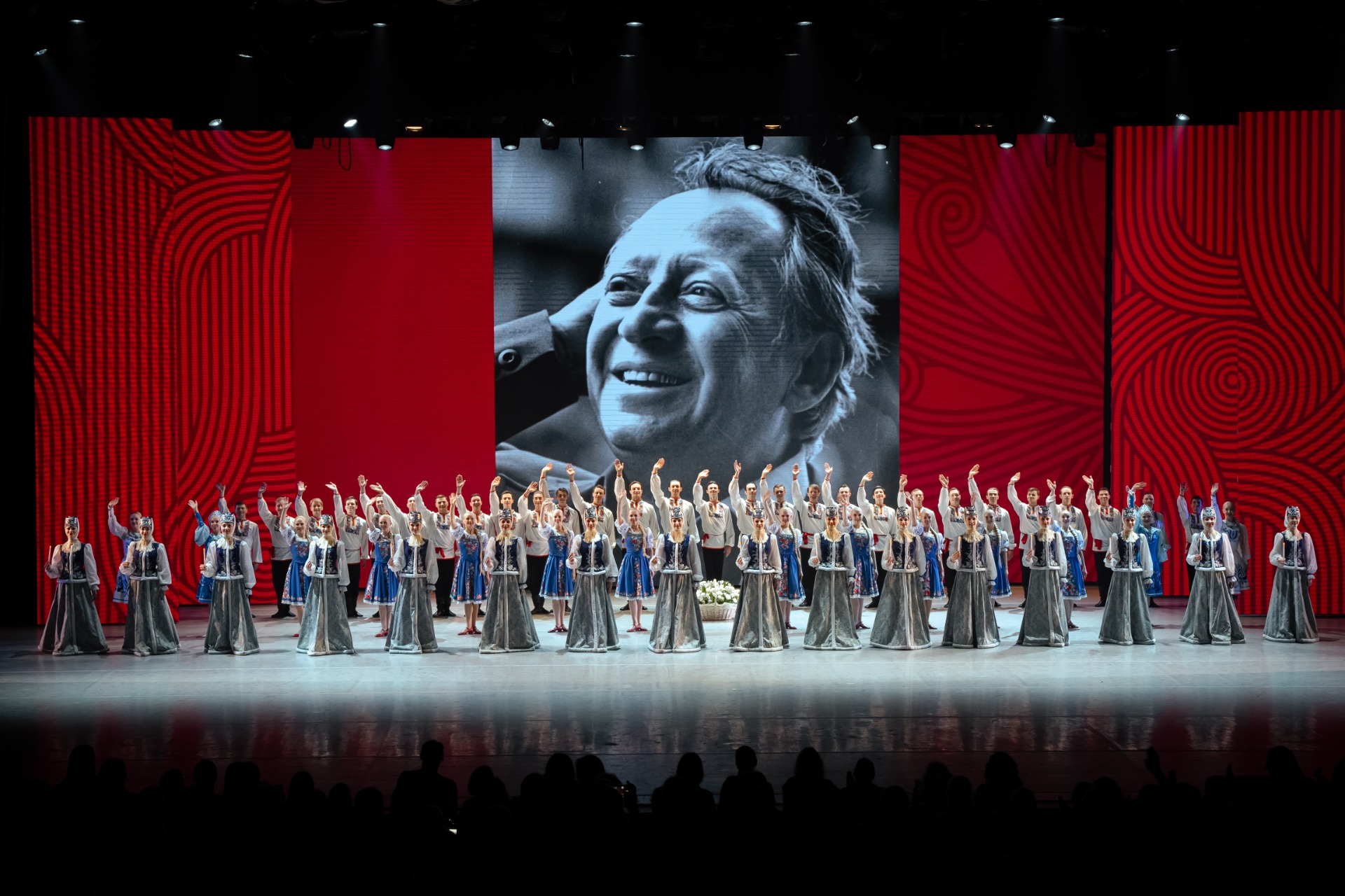 "С днём рождения, шеф!" Красноярский государственный академический ансамбль танца Сибири им. М. С. Годенко