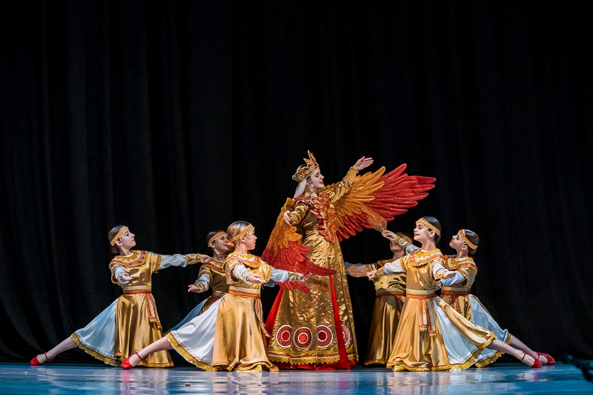 Сказка оживает на сцене. Юбилейный концерт театра танца "Жар-птица"