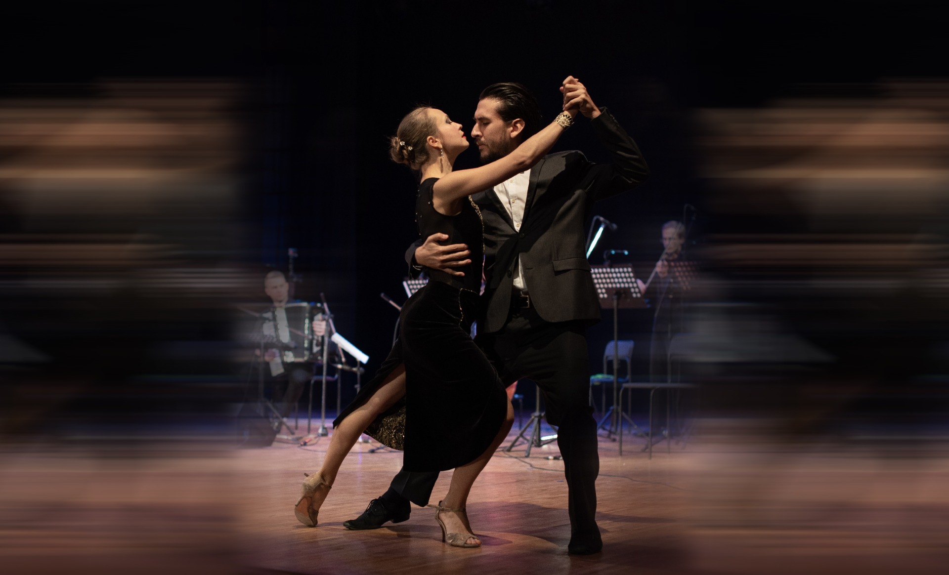 ТАНГО. ОГНИ БУЭНОС-АЙРЕСА   6+