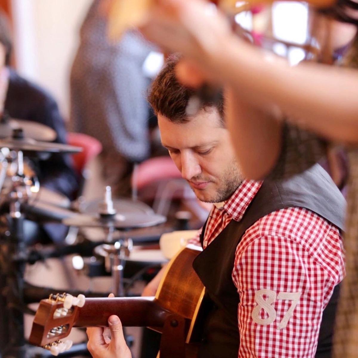 "Ритмы планеты" Александр Рыков (гитара), Александр Лабай (гитара, гусли)